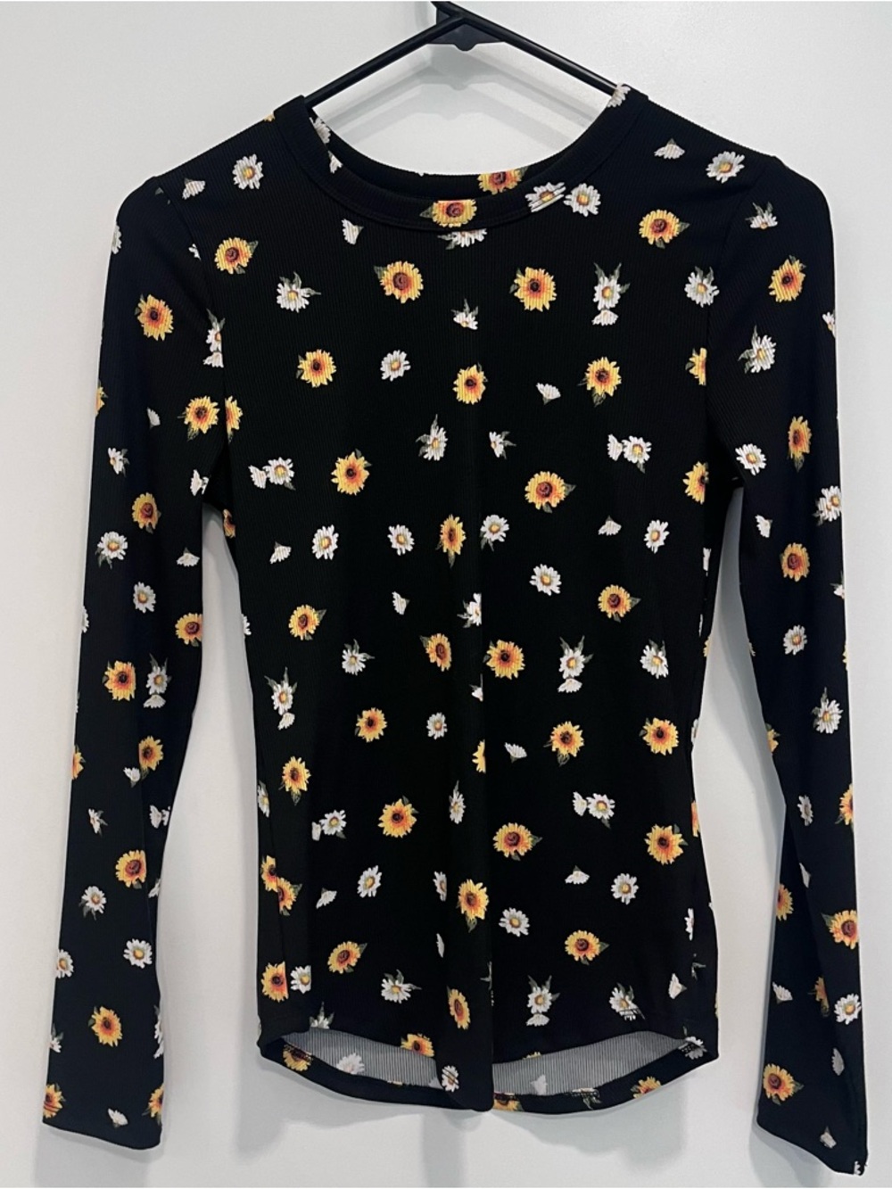 No Boundaries Women’s Black Floral Long Sleeve Top Small Sunflower Print